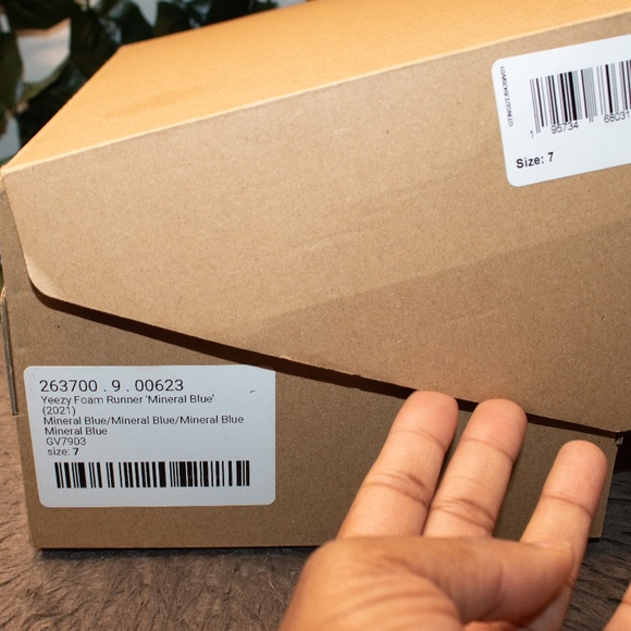 YEEZY Foam Runner "Mineral Blue" Size 7M - Picture 2 of 7